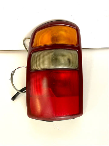 2000-2003 CHEVROLET TAHOE/YUKON/SUBURBAN DRIVER LEFT TAIL LIGHT OEM