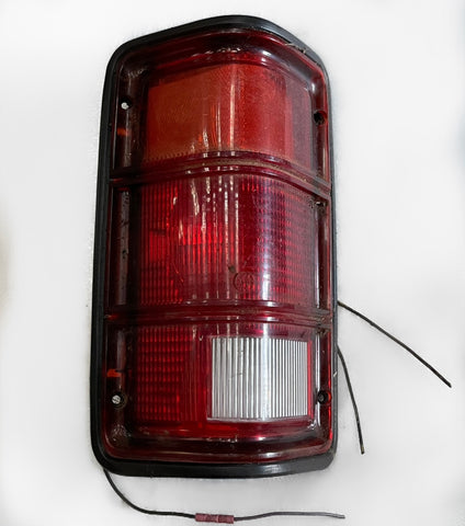 1988-1996 DODGE DAKOTA DRIVER LEFT TAIL LIGHT